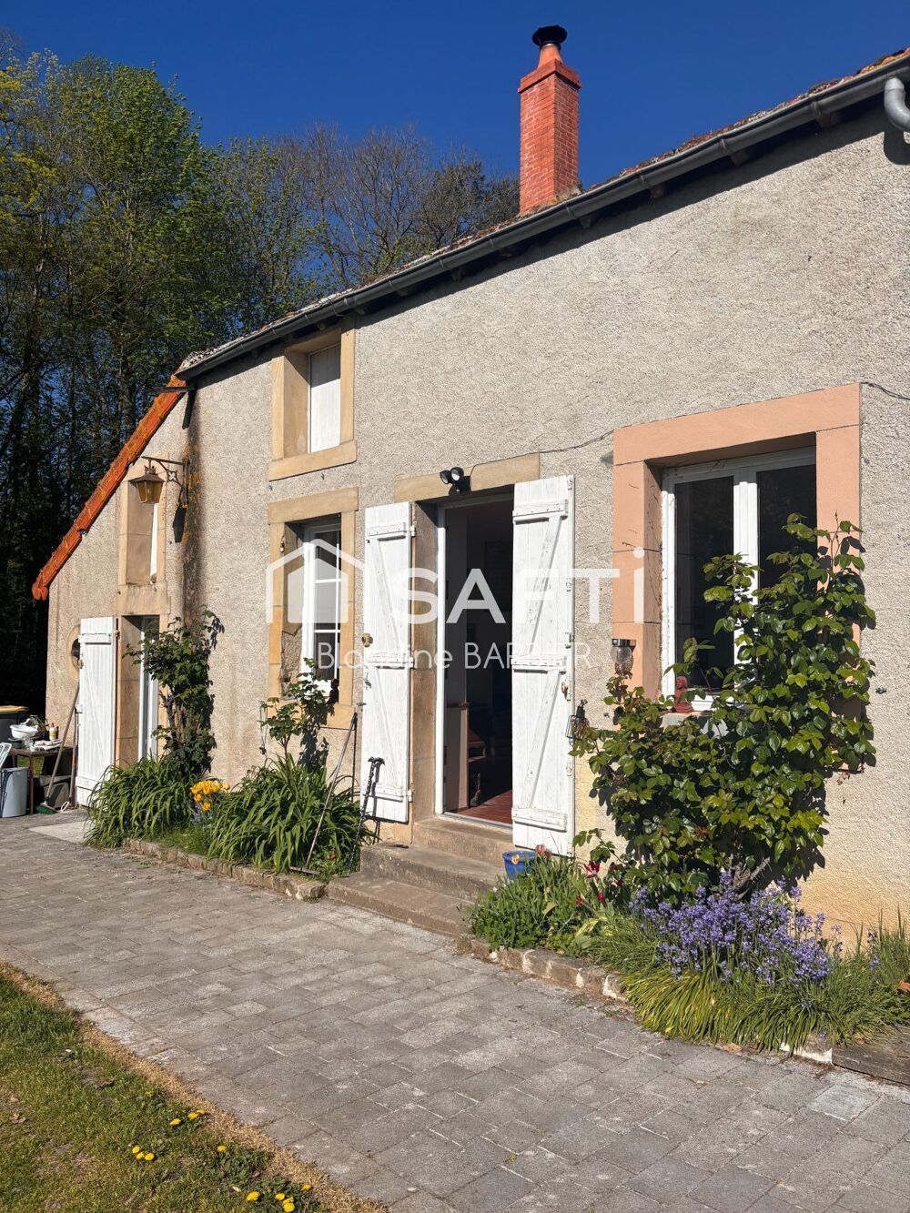 Longère en pierres de 241 m² avec 2 habitations et 1.84 ha - Autun