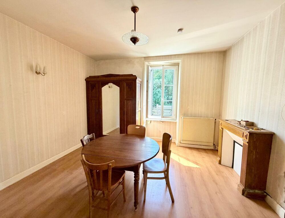 Maison d'habitation sur 2 niveaux avec sous-sol