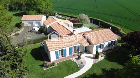  � 15 minutes de Saint-Gilles-Croix-de-Vie � Maison de campagne familiale de 175 m� avec beaux volumes et fort potentiel Maison - 7 pi�ce(s) - 180 m�