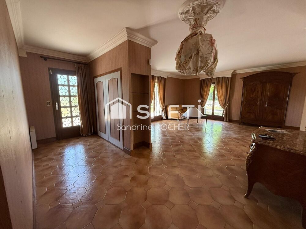 Vente Maison Une maison pleine de potentiel dans un cadre privilégié. La tour-blanche
