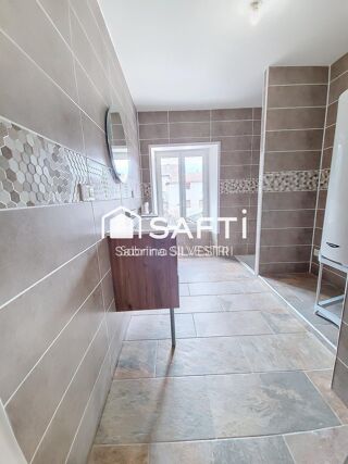  Appartement à louer 5 pièces 108 m² Saint-geoire-en-valdaine