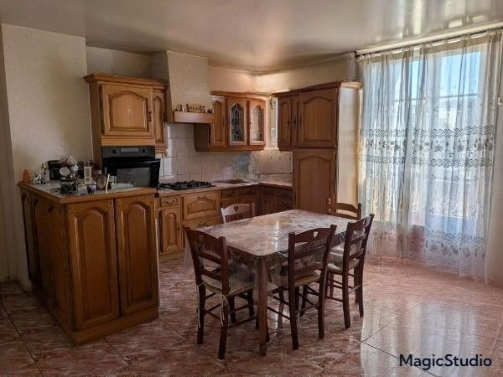 EXCEPTIONNEL, Appartemen de 54 m² avec 2 chambres, garage, parking, grenier et cave à Champagnole JURA