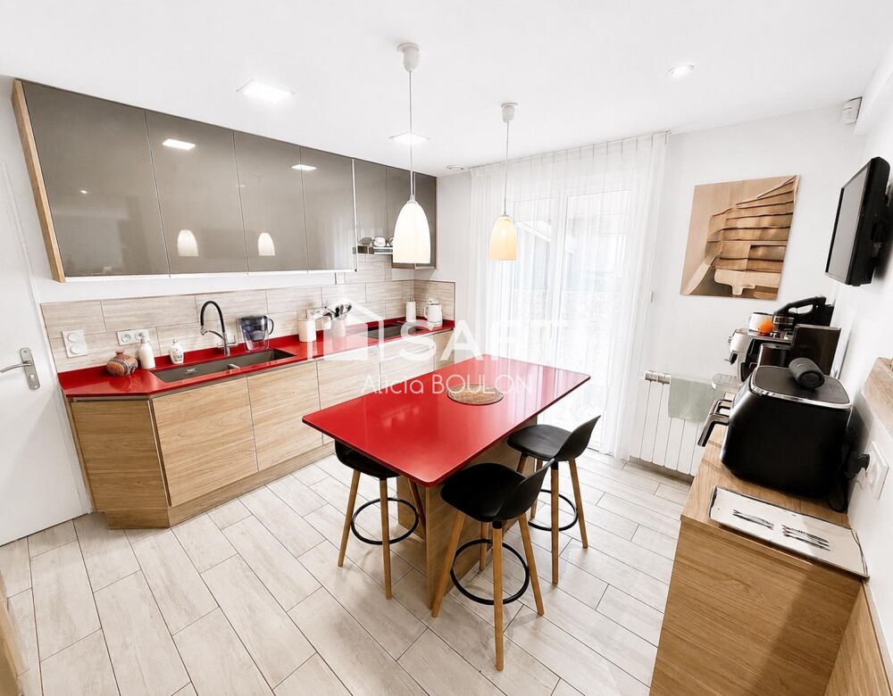 Maison aux prestations haut de gamme avec piscine
