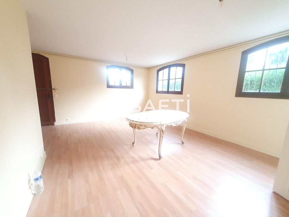 190 m² habitable plus 110 m² aménageables.