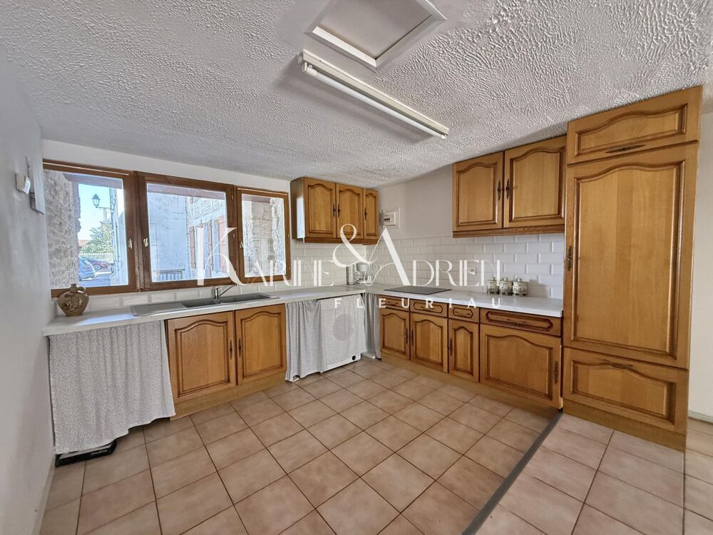 Vente Maison Maison de ville avec 2 chambres, mezzanine, bureau et garage Sainte-hermine