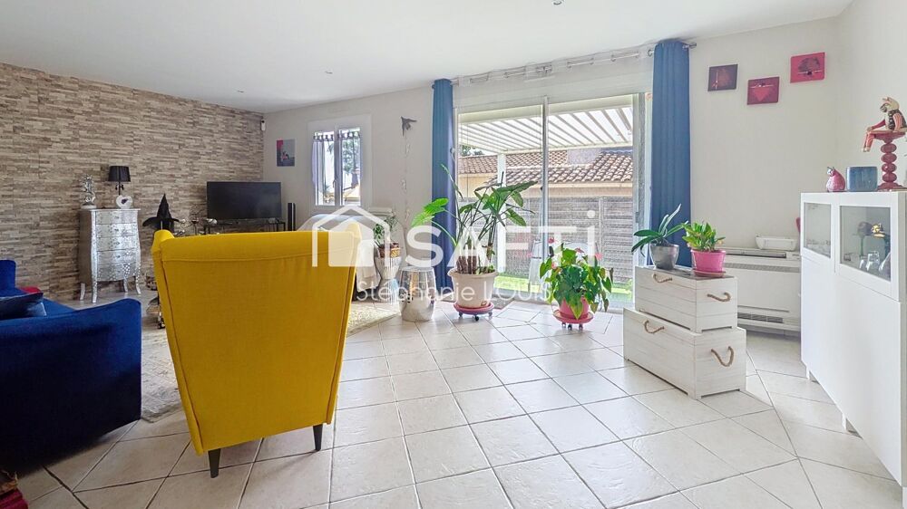 VILLA DE PLAIN PIED AVEC STUDIO ET PISCINE