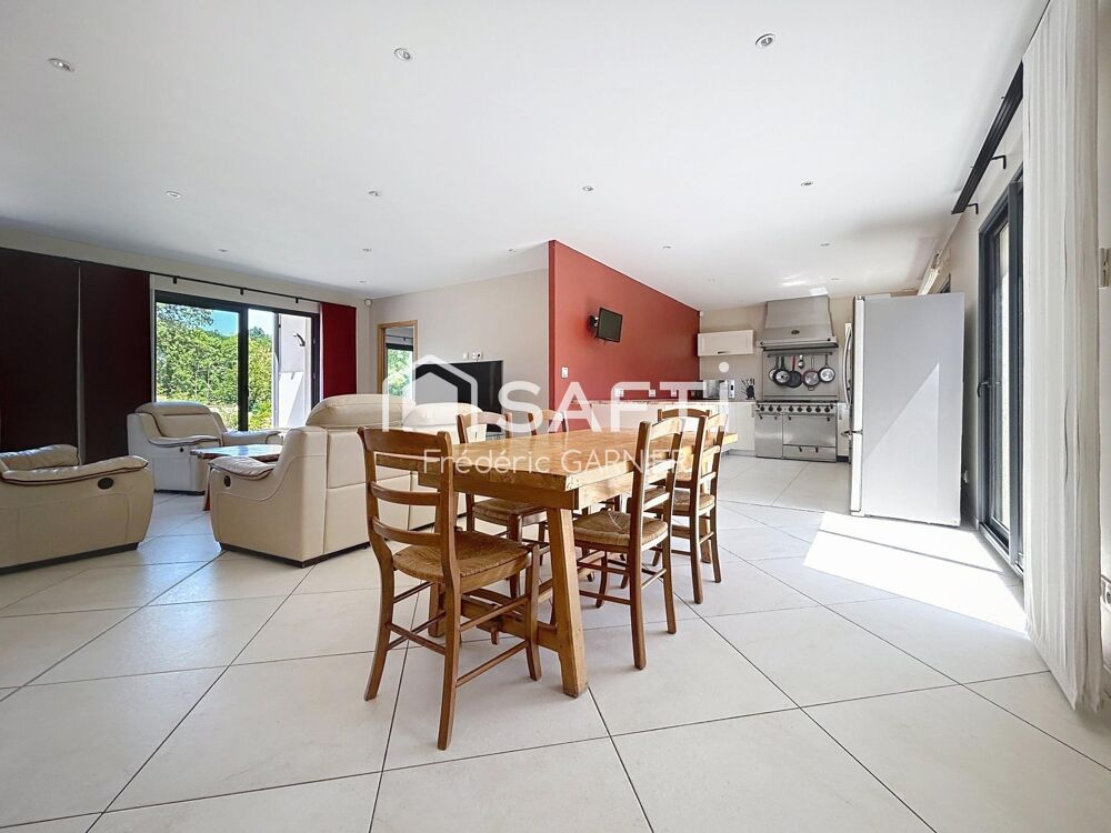Maison individuelle de185 m², 6 chambres, sous-sol total, piscine