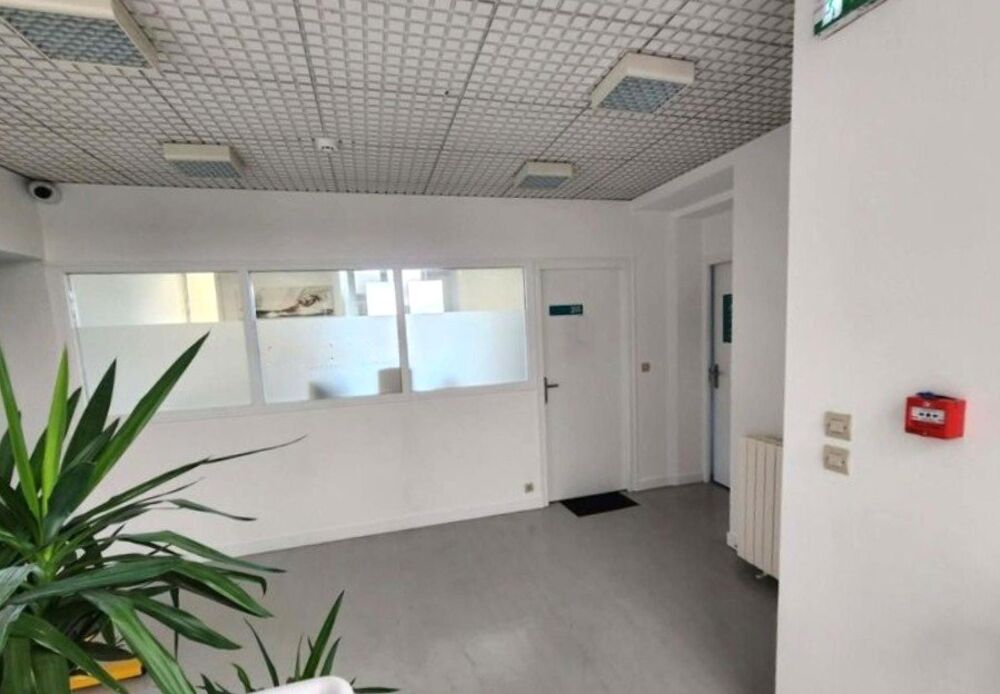   Ideal siège social avec espaces de coworking. Guichen