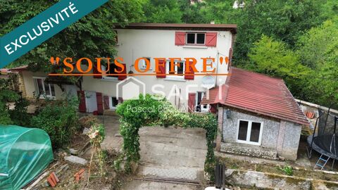   Charme, nature et potentiel : une maison de village à réinventer à Menat. Proche tous commerce (école, pharmacie, boulangerie, b Maison - 5 pièce(s) - 140 m²