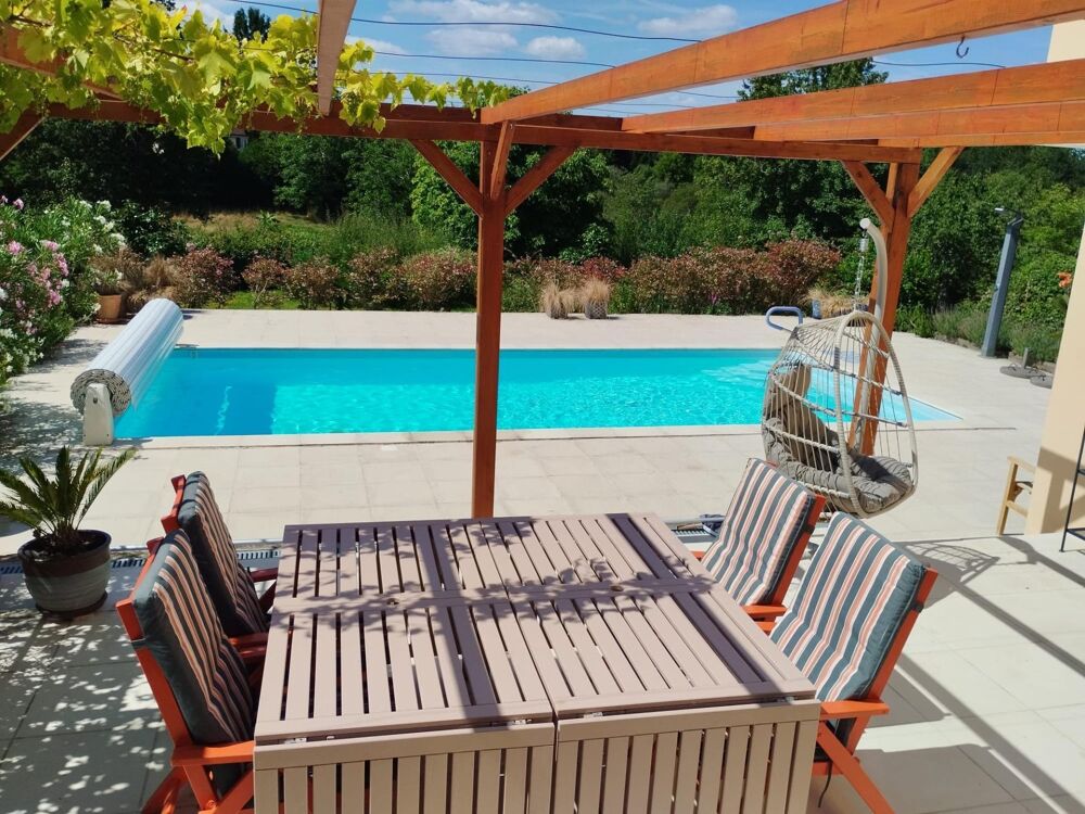 Maison d'architecte neuve , sa piscine et sa vue !