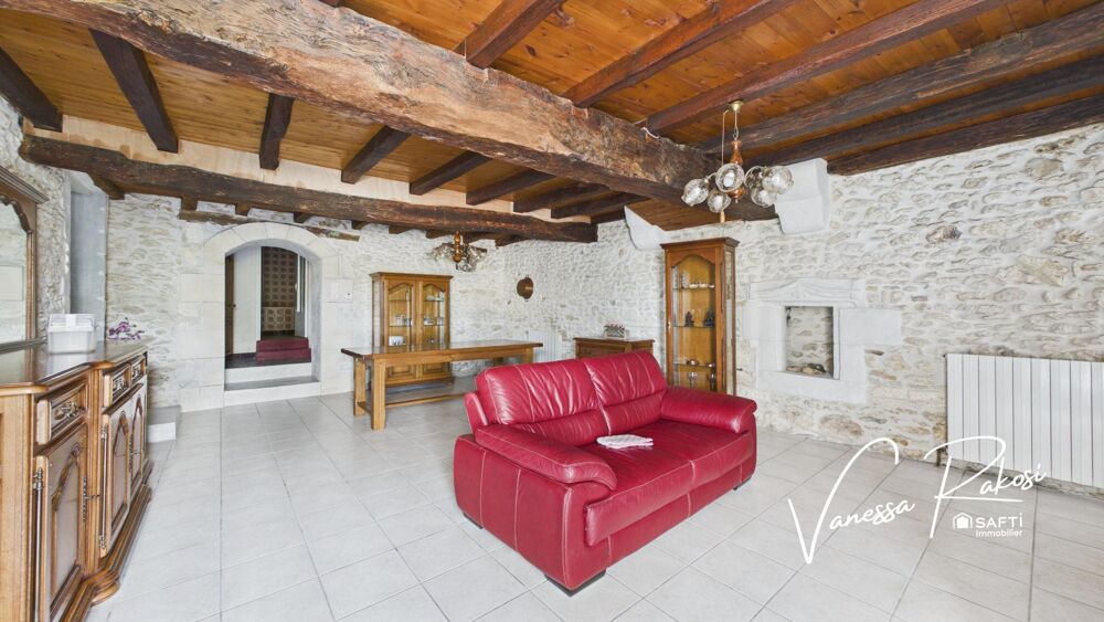 Maison charentaise en pierre de 137m², 3 chambres, jardin, cour intérieure et dépendances