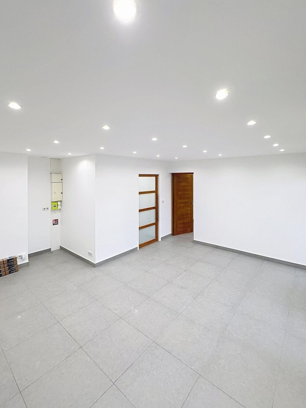   Local professionnel de 47 m² lumineux Guyancourt