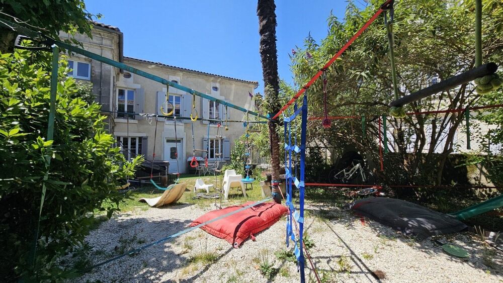 Maison de caractère rénovée - 6 chambres - Jardin clos - Centre-ville de Barbezieux