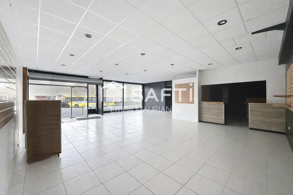   146 m² de surface commerciale + 98 m² d'atelier/stockage 