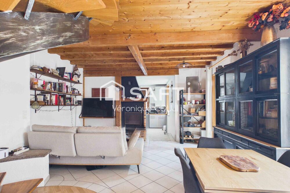 À Perrignier, découvrez un appartement T4 atypique et chaleureux avec beaucoup de charme.
