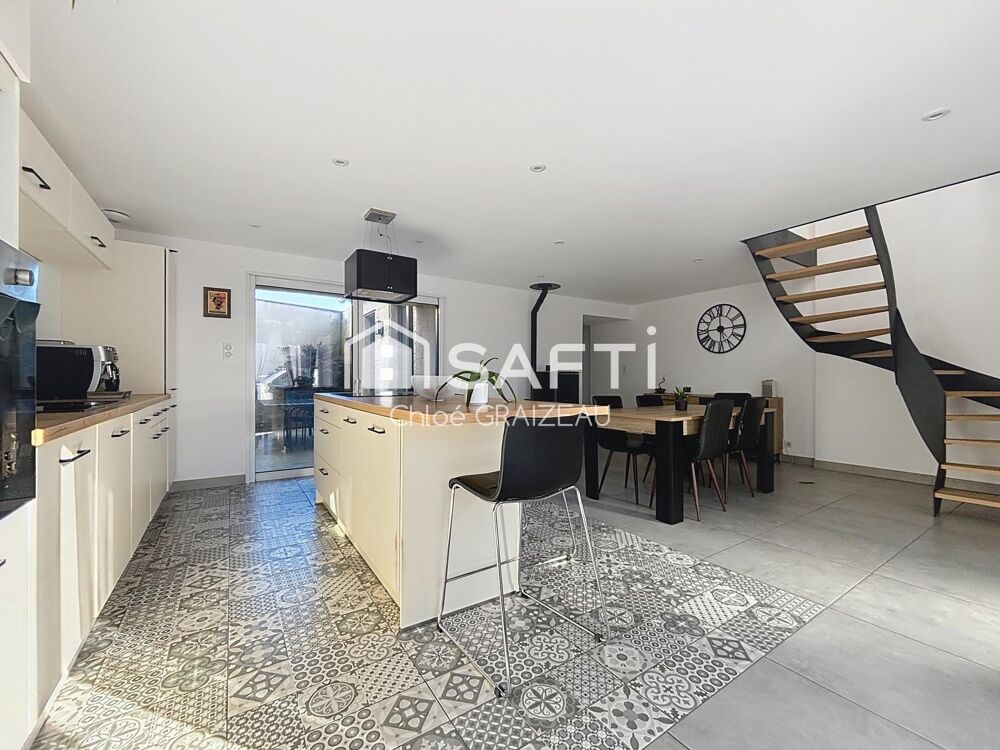 Vente Maison Maison de ville rénovée de 117 m², patio et spa La chapelle-saint-laurent