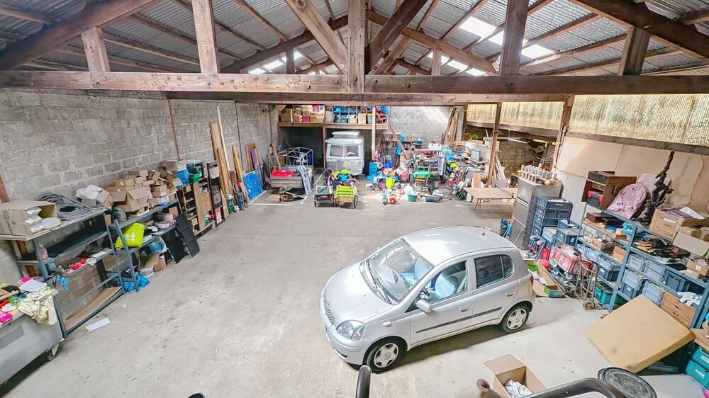 Maison en centre bourg avec hangar