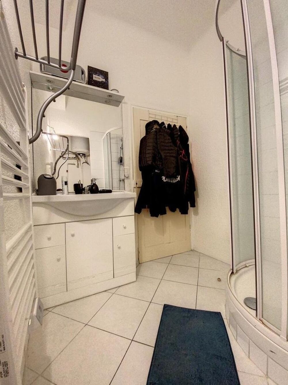 À LOUER  LE STUDIO QUI VA VOUS RÉCONCILIER AVEC LE CENTRE-VILLE DE DRAGUIGNAN