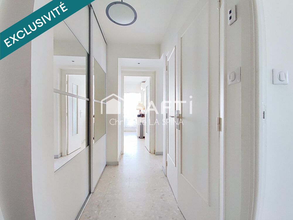 Vue mer exceptionnelle  Appartement avec accès direct à la plage et parking privatif