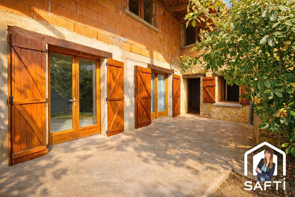 Charmante maison de 167 m² offrant de beaux volumes, des dépendances et une agréable terrasse sur toit.