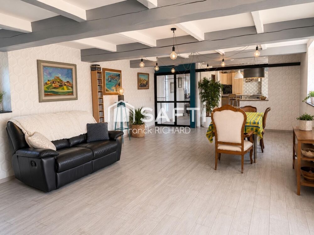 Grande maison familiale de 178 m²  Dépendances, grange et 3 000 m² de terrain clos