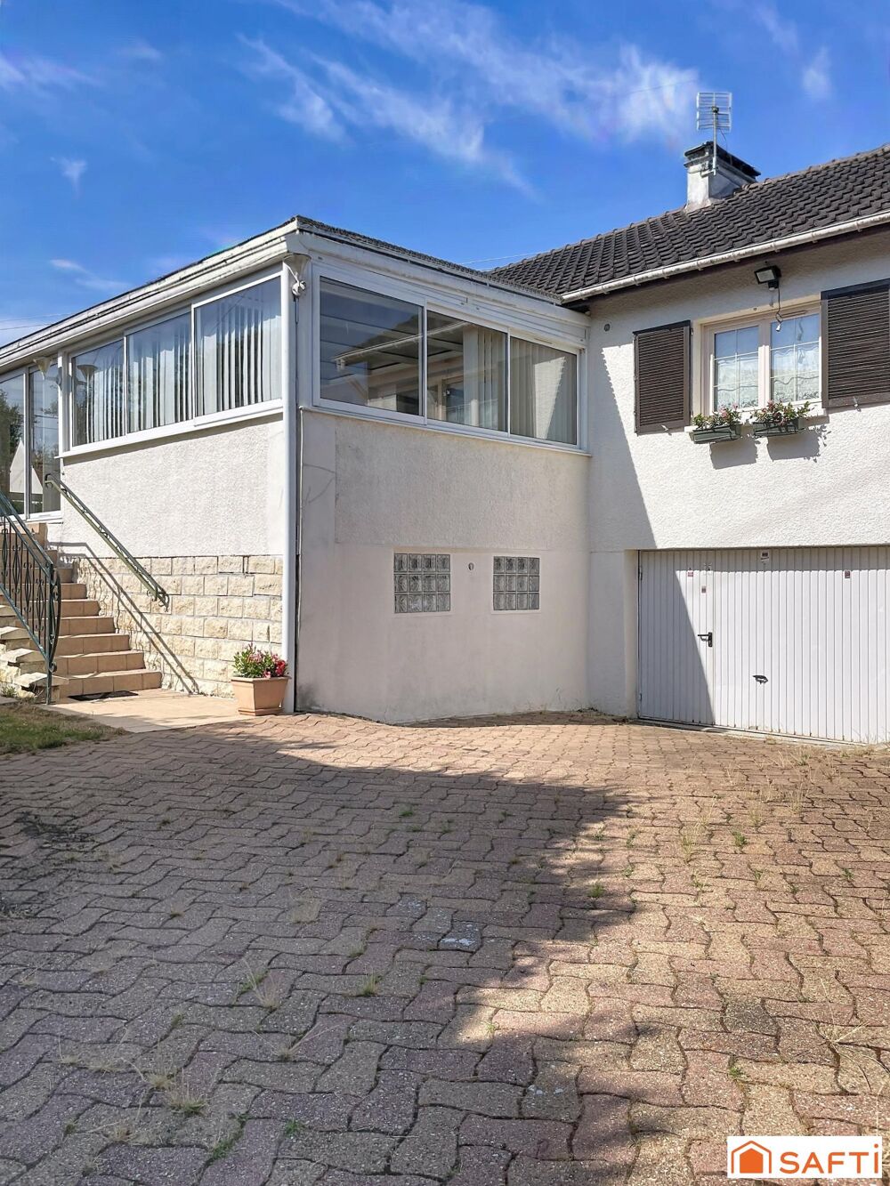 Maison 180 m2 - 5 chambres - s/sol - terrain 1018 m2 - piscine couverte - proche toutes commodités - RER C
