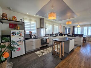  Maison � vendre 8 pi�ces 243 m�