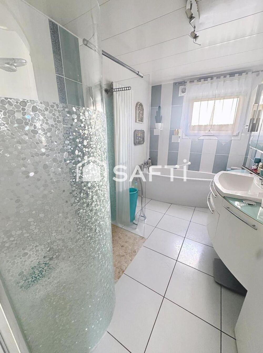 Vente Maison Pavillon récent 200m2 avec autonomie de plain pied garage et jardin clos. Rivery