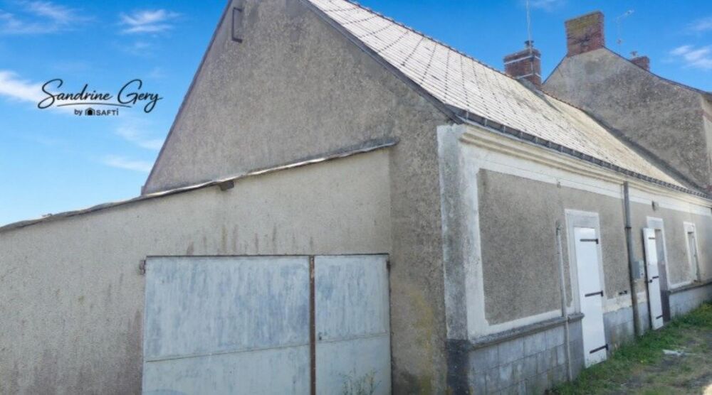 Au calme, découvrez cette maison avec jardin, garage et grenier aménageable offrant un beau potentiel dévolution.