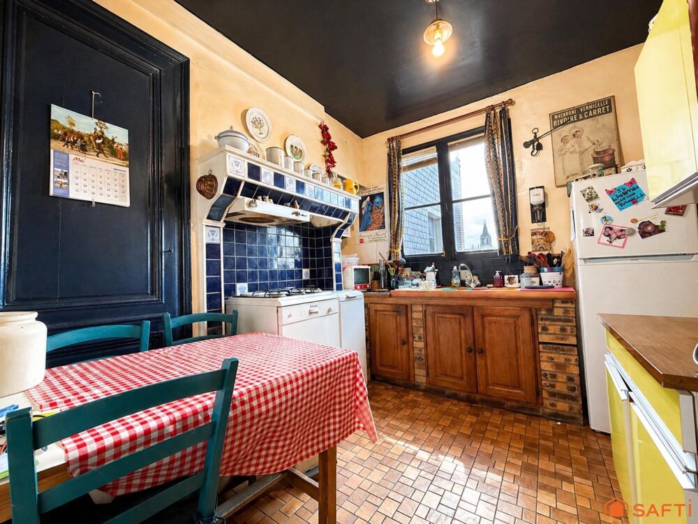 Appartement 2 chambres + greniers.