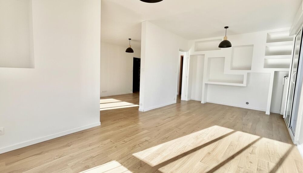 APPARTEMENT 3 PIECES LUMINEUX 103 m2 ( 87m2 carrez)
