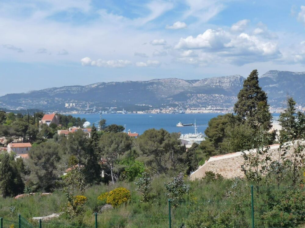 Beau T4 lumineux avec vue sur le port de Saint Mandrier
