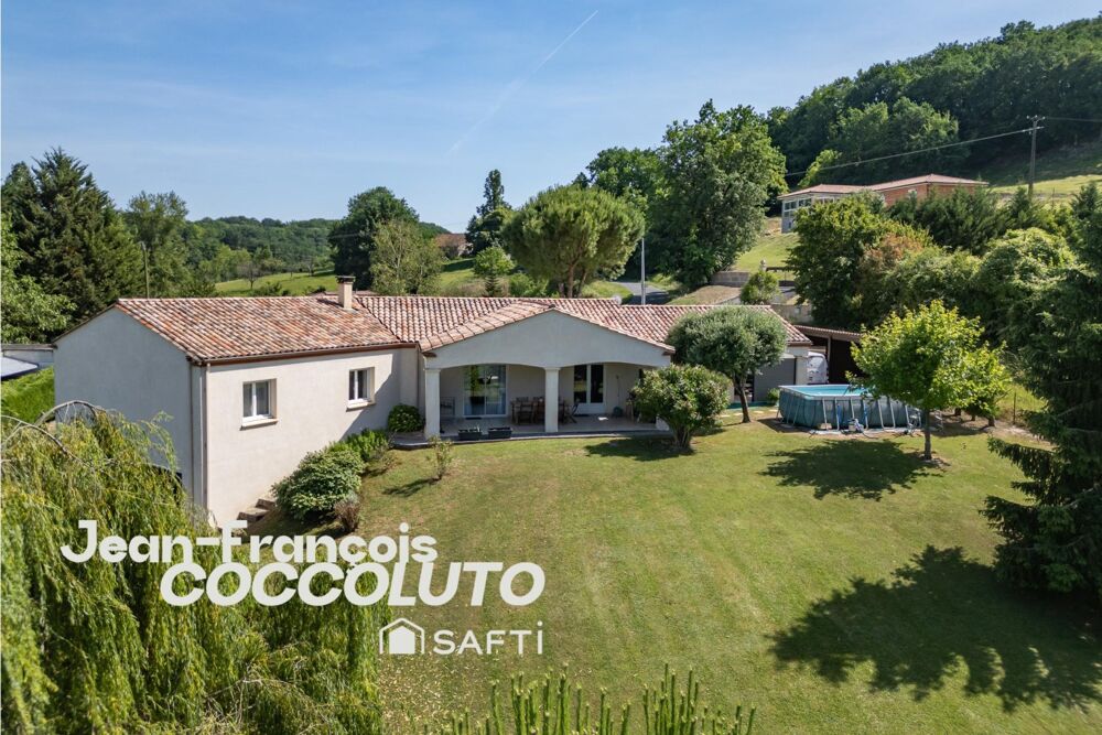 Belle contemporaine dans un environnement paisible