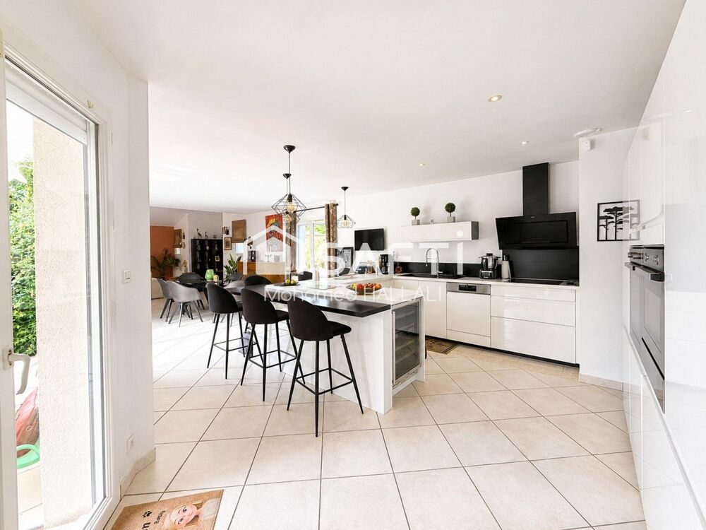Vente Maison Maison 172 m² très au calme, piscine, 1223 m² Gujan-mestras
