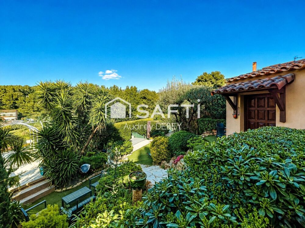 Vente Maison MAS DE CHARME AVEC JARDIN PISCINE DEPENDANCE ET GARAGE À QUELQUES PAS DE LA MER Sanary-sur-mer
