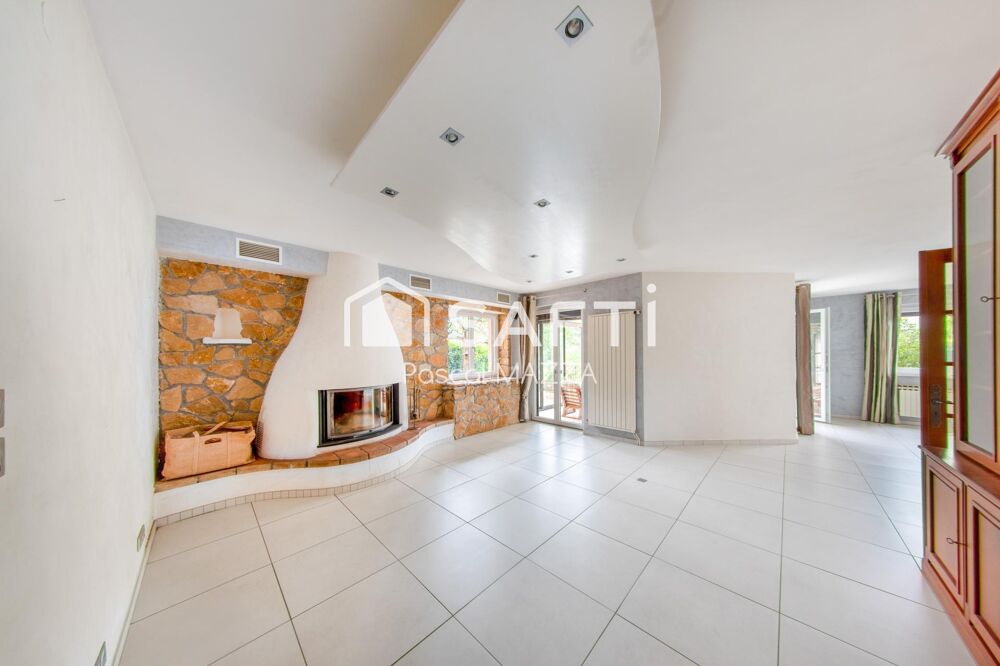 villa d'architecte de 300m² avec piscine de 12,50x5m sur un terrain de 2512m²