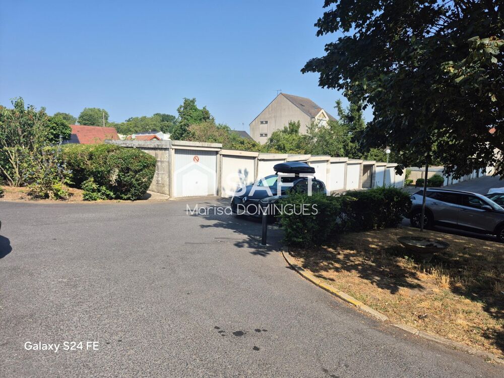 appartement dispose d'un balcon offrant un espace extérieur privé et d'une cave pour un espace de rangement supplémentaire et un