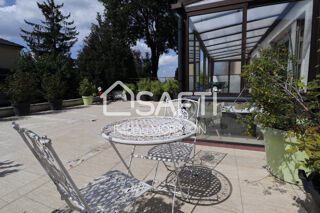  Maison  vendre 8 pices 230 m