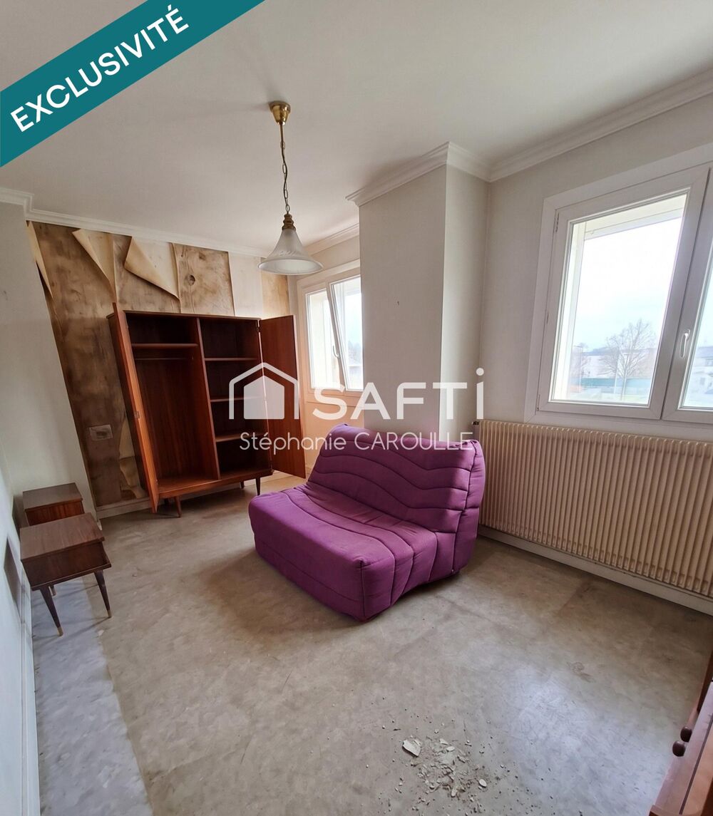 Maison 1950 avec travaux. 2chambres.Cave et dépendances. Jardin 500 m2