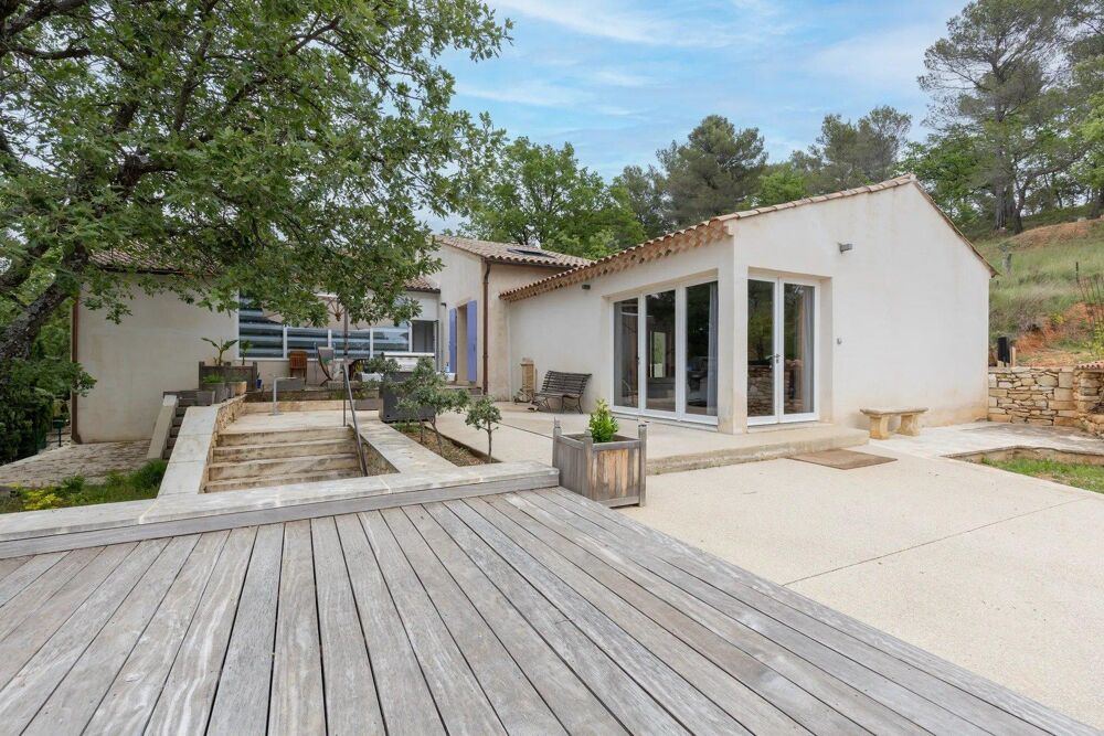 maison haut de gamme dans un environnement paisible