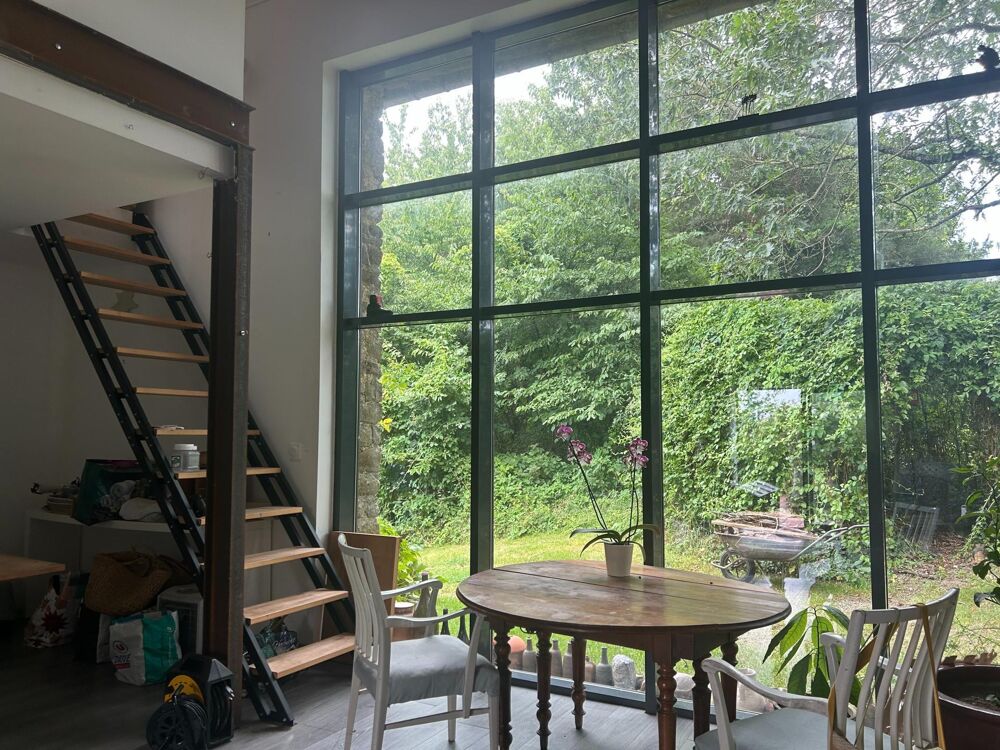 atelier d'artiste et maison d'habitation dans un écrin de verdure à l 'abri des regards