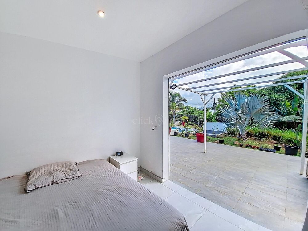 Location Maison Spacieuse villa T6 meublé avec piscine jardin sans vis à vis Goyave