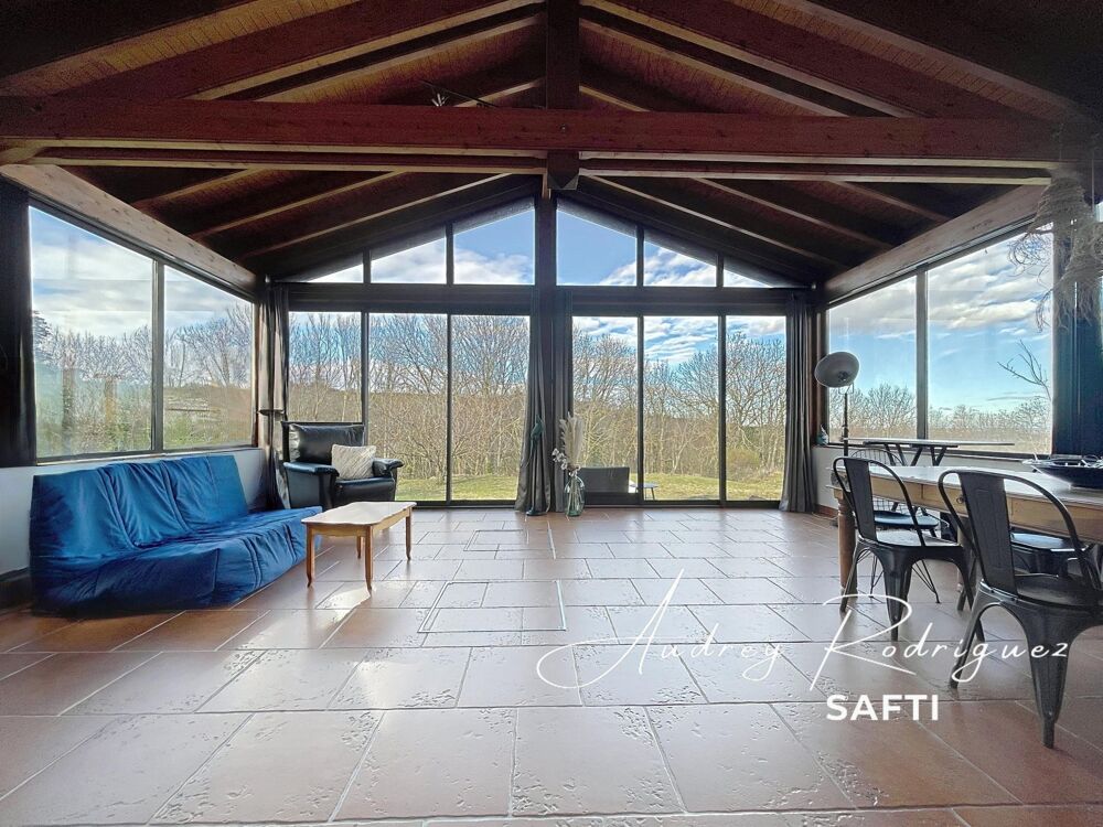 Vente Maison Plain-pied familial avec piscine et véranda Secheras