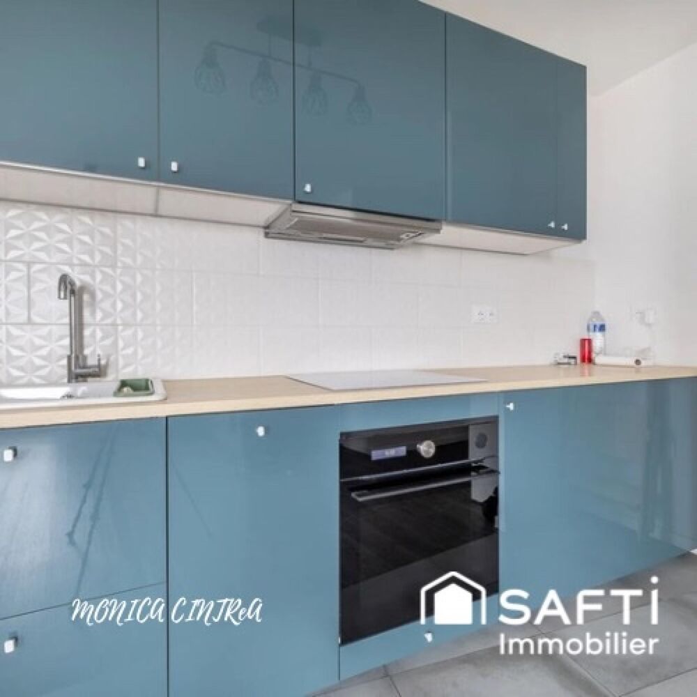 Situé au 5e et dernier étage d'une résidence récente de 2019 avec ascenseur, ce bel appartement de 3 pièces d'environ 60 m2, séd