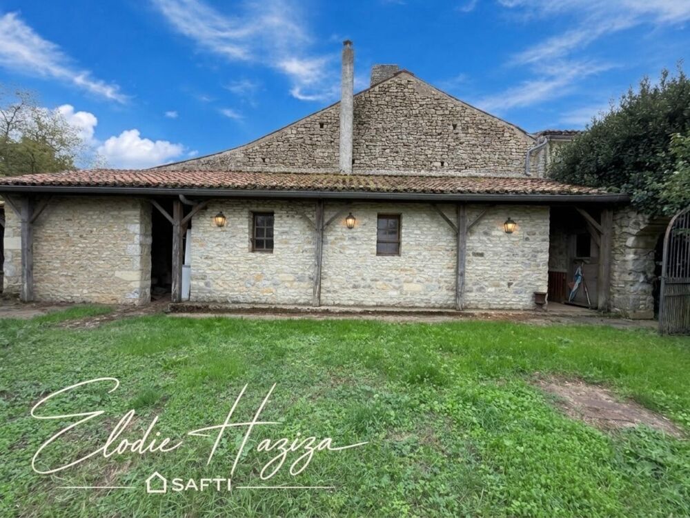 Vente Maison Demeure de charme en pierre avec vignes à Cherves. Cherves