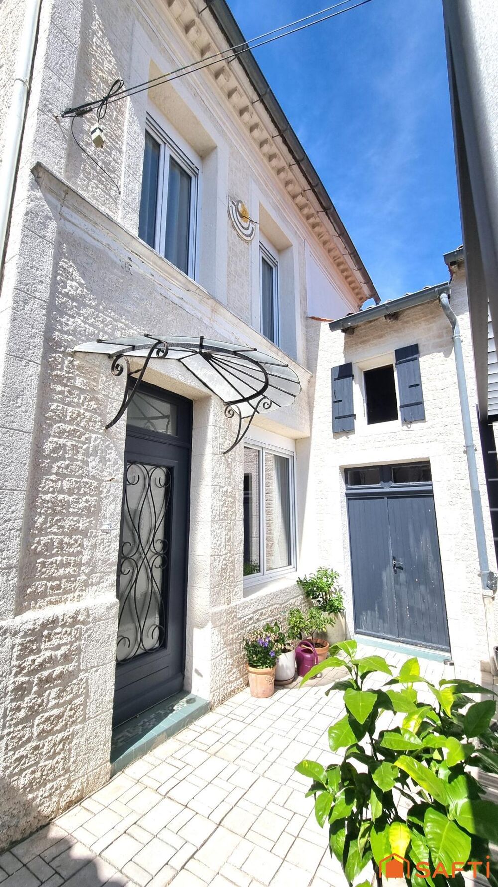 Maison de caractère avec cour et studio