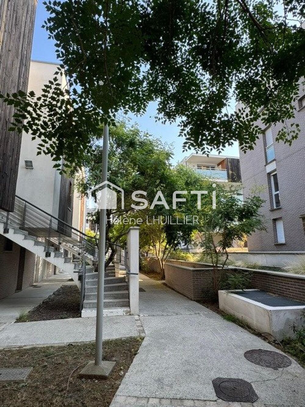 BORDEROUGE  T3 de 61M² - TERRASSE-PARKING SOUS SOL