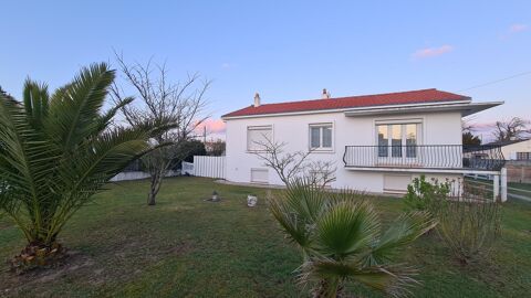   Maison spacieuse � 15 minutes � pied de la plage Maison - 8 pi�ce(s) - 172 m�