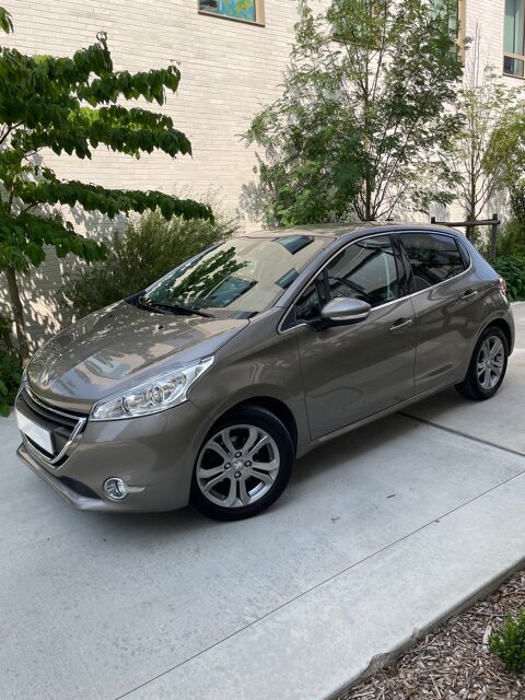 Peugeot 208 - FINITION ALLURE GARANTI 12 MOIS - Marr
