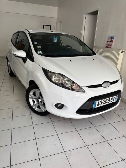 Ford fiesta - 1.4 tdci financement possible - Blanc